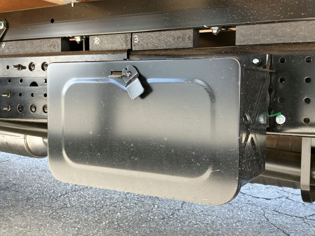 工具箱は鉄製です。|三菱 キャンター 2PG-FEB90(2WD)の写真15