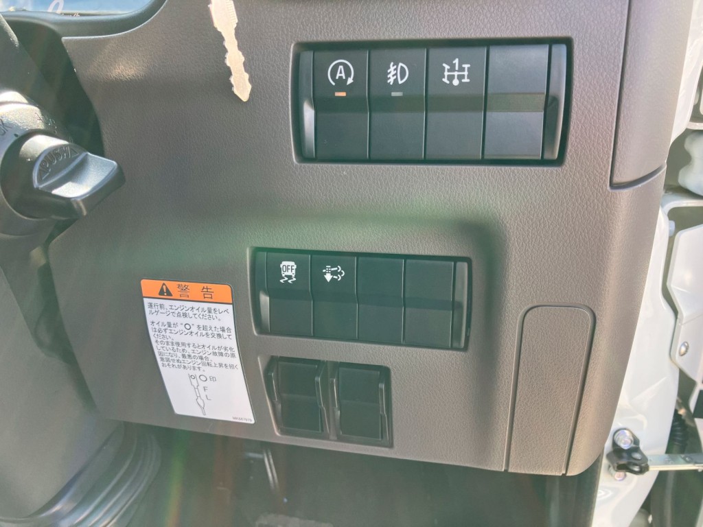 スイッチ類です。|三菱 キャンター 2PG-FEB90(2WD)の写真19