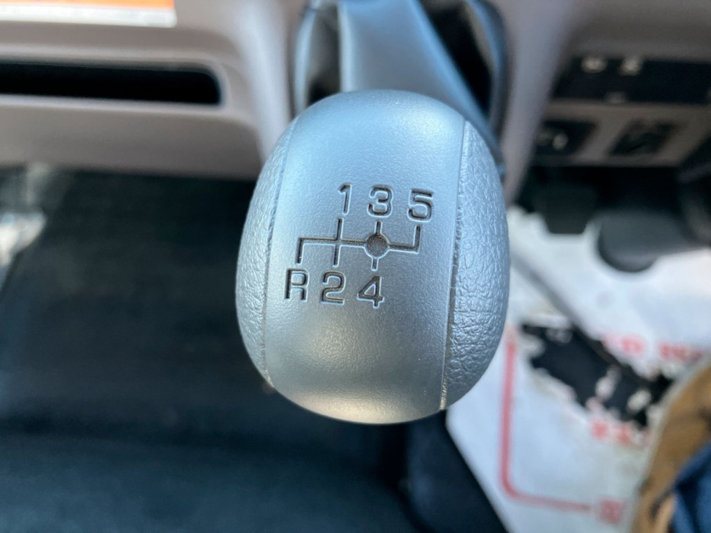 5速マニュアルです。|三菱 キャンター 2PG-FEB90(2WD)の写真22