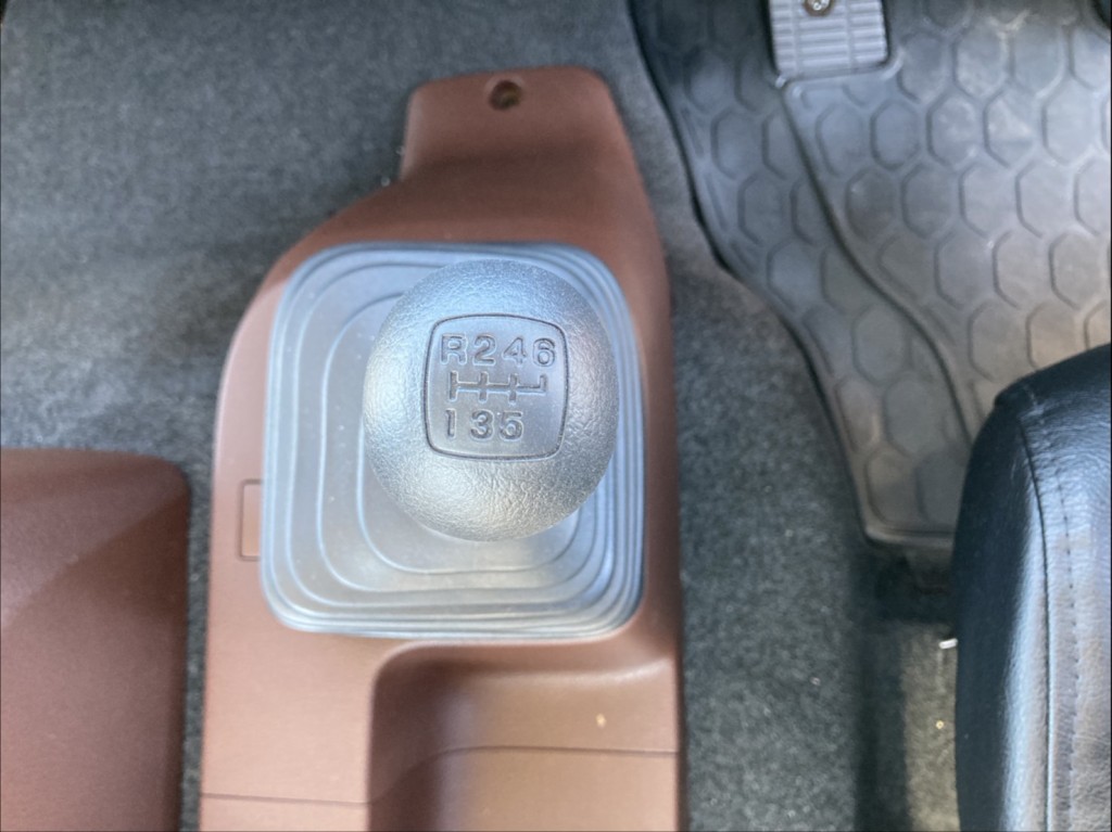 6速です。|日野 レンジャー 2KG-FE2ACAの写真30