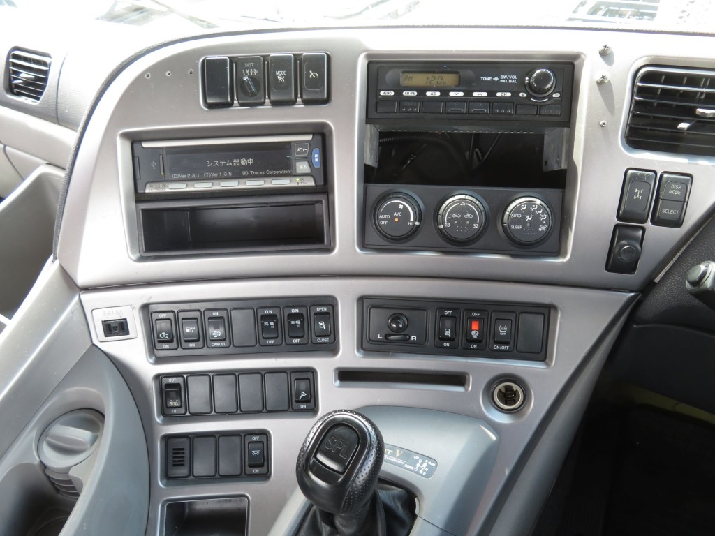 UDトラックス クオン QKG-CG5ZAの写真26