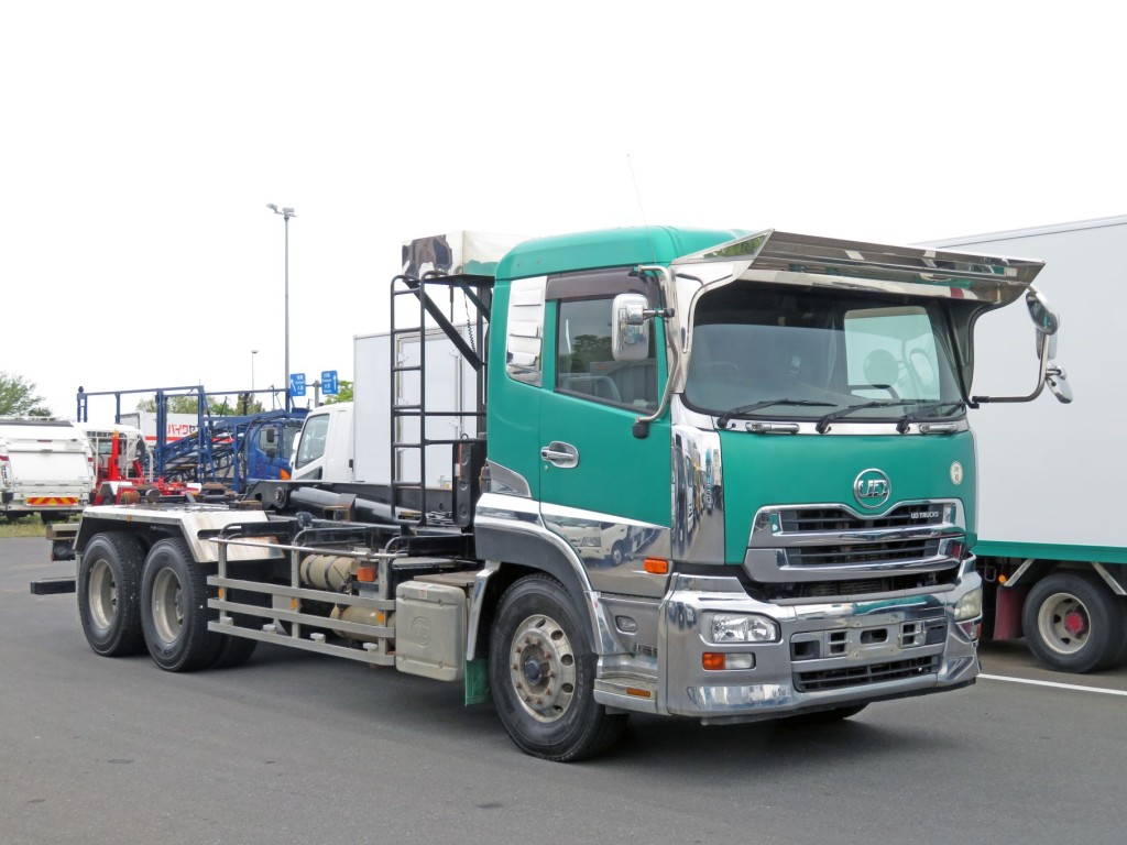UDトラックス クオン QKG-CD5YLの写真2