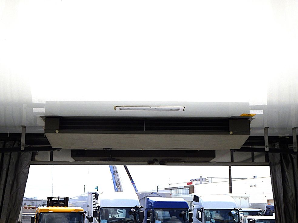 荷台後方にも冷凍機の吹き出し口が付いています。|三菱 ファイター TKG-FK71F(2WD)の写真12