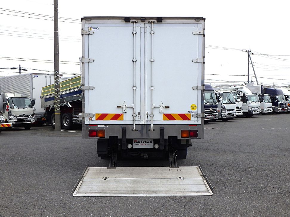 門口周りはステンレス製です。|いすゞ フォワード 2PG-FTR90V2の写真8