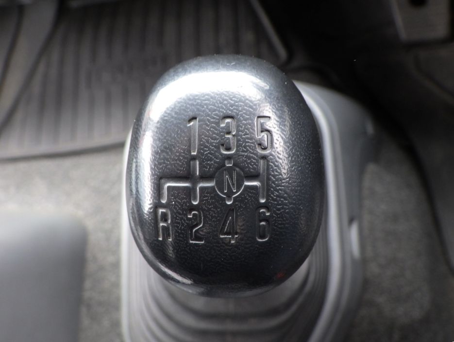 MT6速です。|いすゞ フォワード 2PG-FTR90V2の写真24