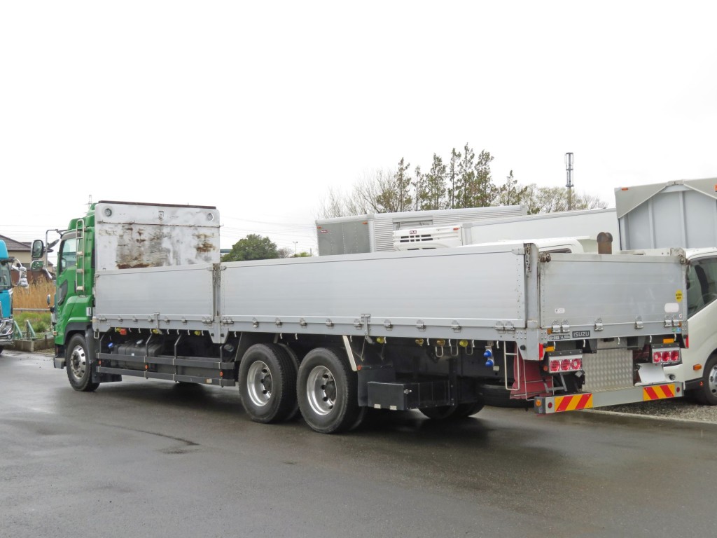 いすゞ ギガ 2PG-CYZ77Cの写真3