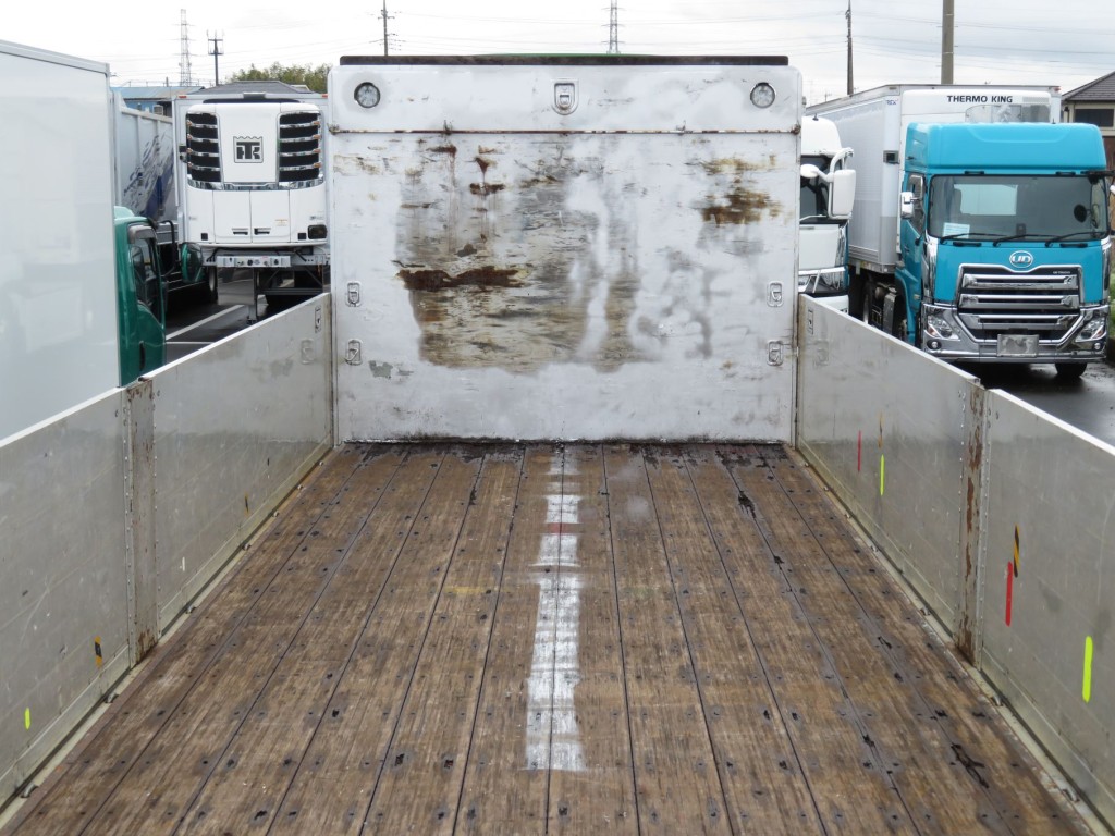 いすゞ ギガ 2PG-CYZ77Cの写真9