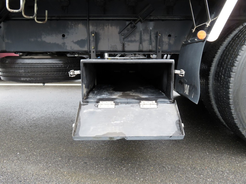 りん木入れが付いています。|いすゞ ギガ 2PG-CYZ77Cの写真11