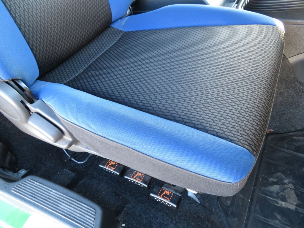 運転席座面の状態です。|いすゞ ギガ 2PG-CYZ77Cの写真31