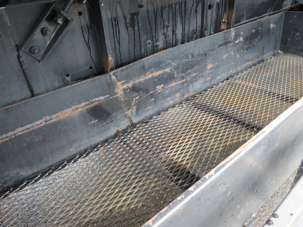 物入れが歪んでいます。|いすゞ ギガ 2PG-CYZ77Cの写真37