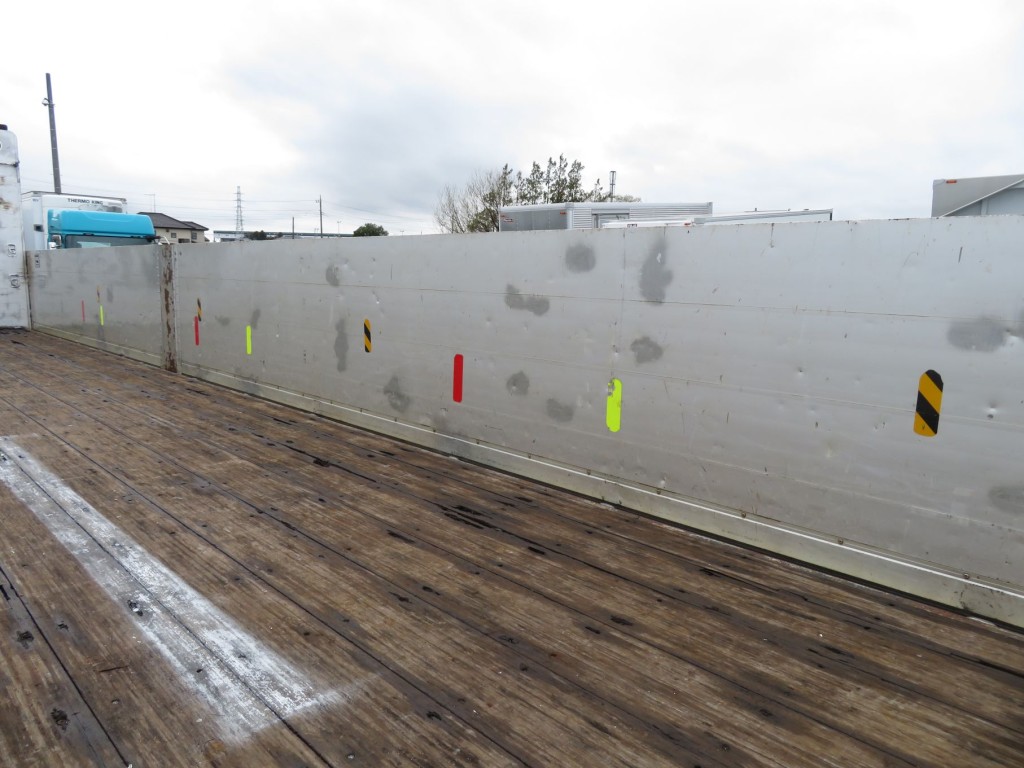 あおり内側の状態です。|いすゞ ギガ 2PG-CYZ77Cの写真40