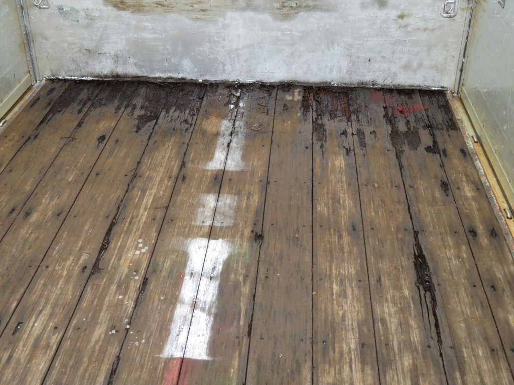 床板前側に腐食しています。|いすゞ ギガ 2PG-CYZ77Cの写真42