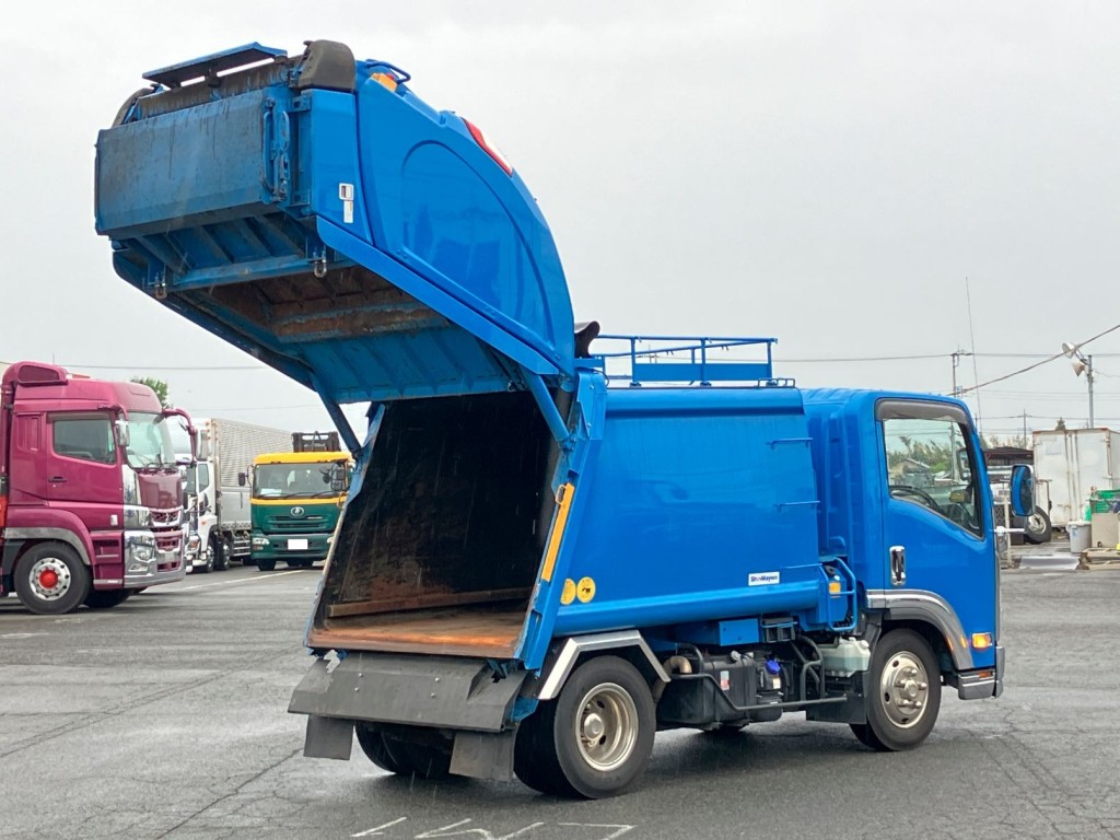 いすゞ エルフ 2RG-NMR88AN(2WD)の写真4