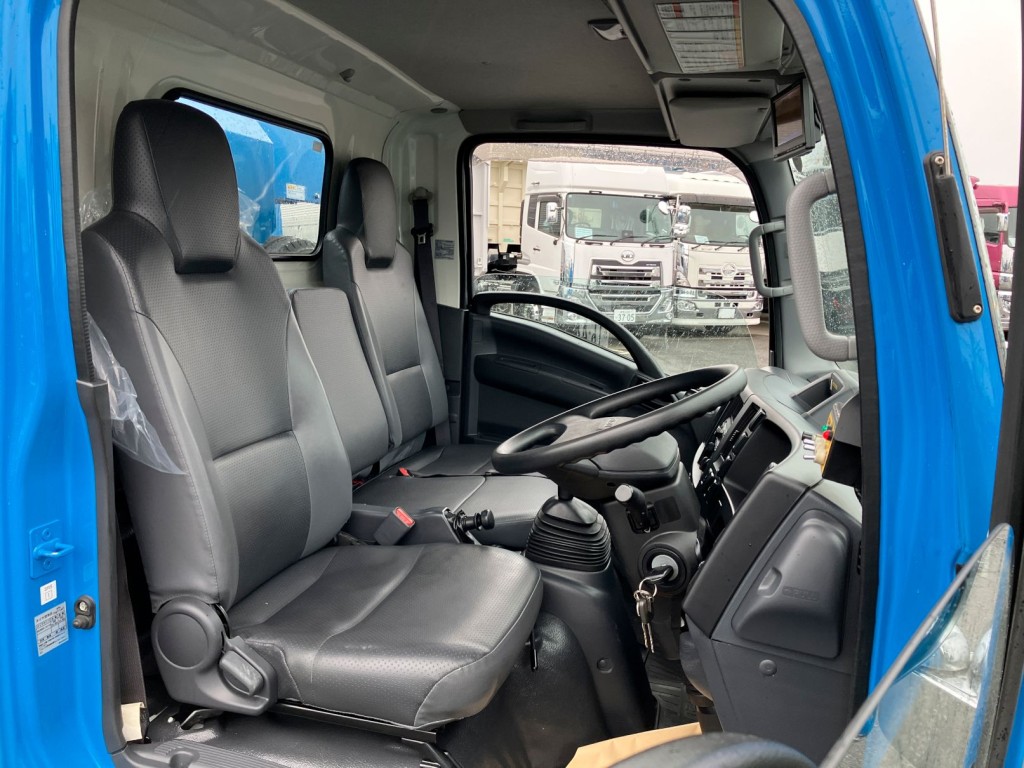 いすゞ エルフ 2RG-NMR88AN(2WD)の写真5