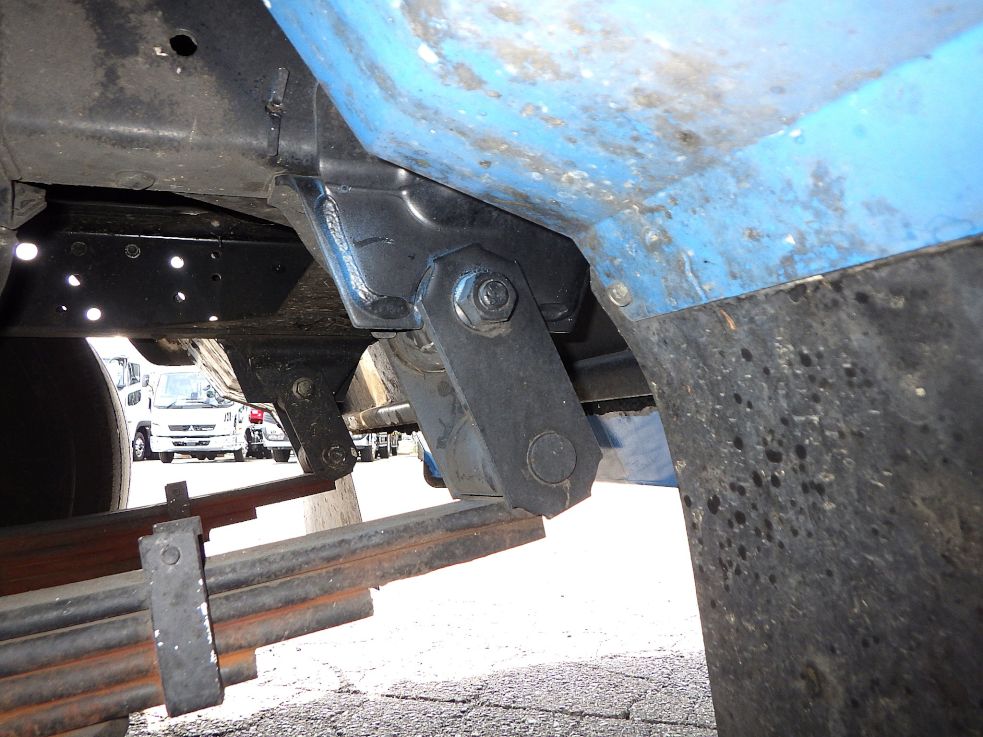 いすゞ エルフ 2RG-NMR88AN(2WD)の写真5