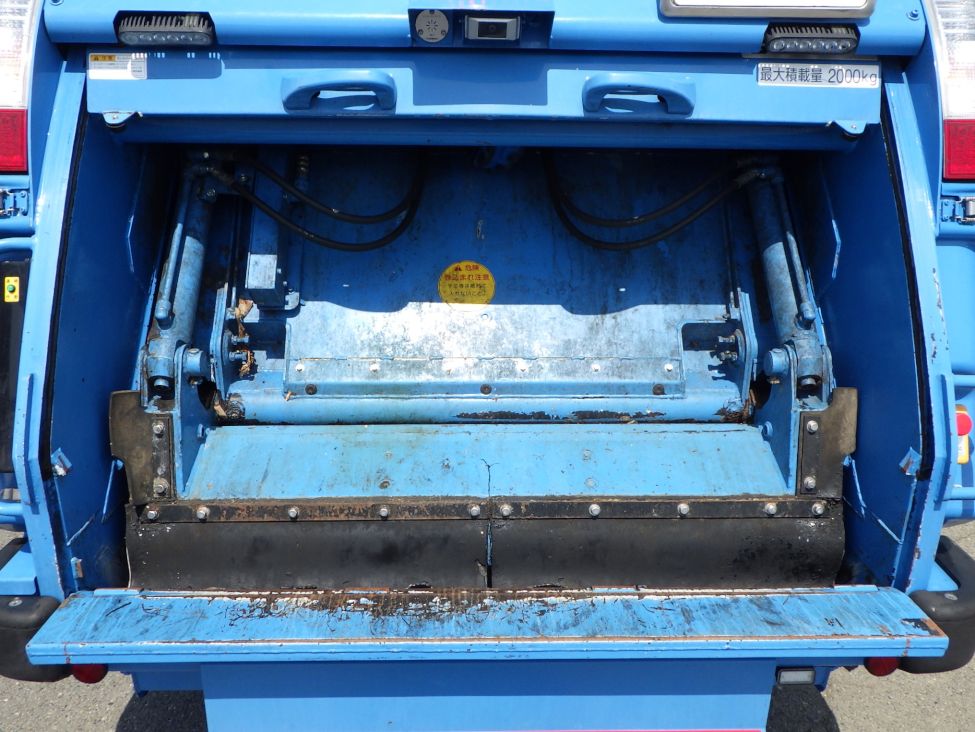 プレス式圧縮板の状態です。|いすゞ エルフ 2RG-NMR88AN(2WD)の写真13