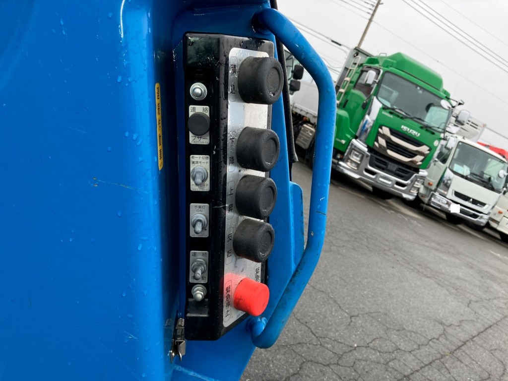 いすゞ エルフ 2RG-NMR88AN(2WD)の写真15