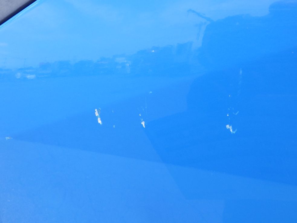 助手席側ドアにキズがあります。（運転席側にもあります）|いすゞ エルフ 2RG-NMR88AN(2WD)の写真24