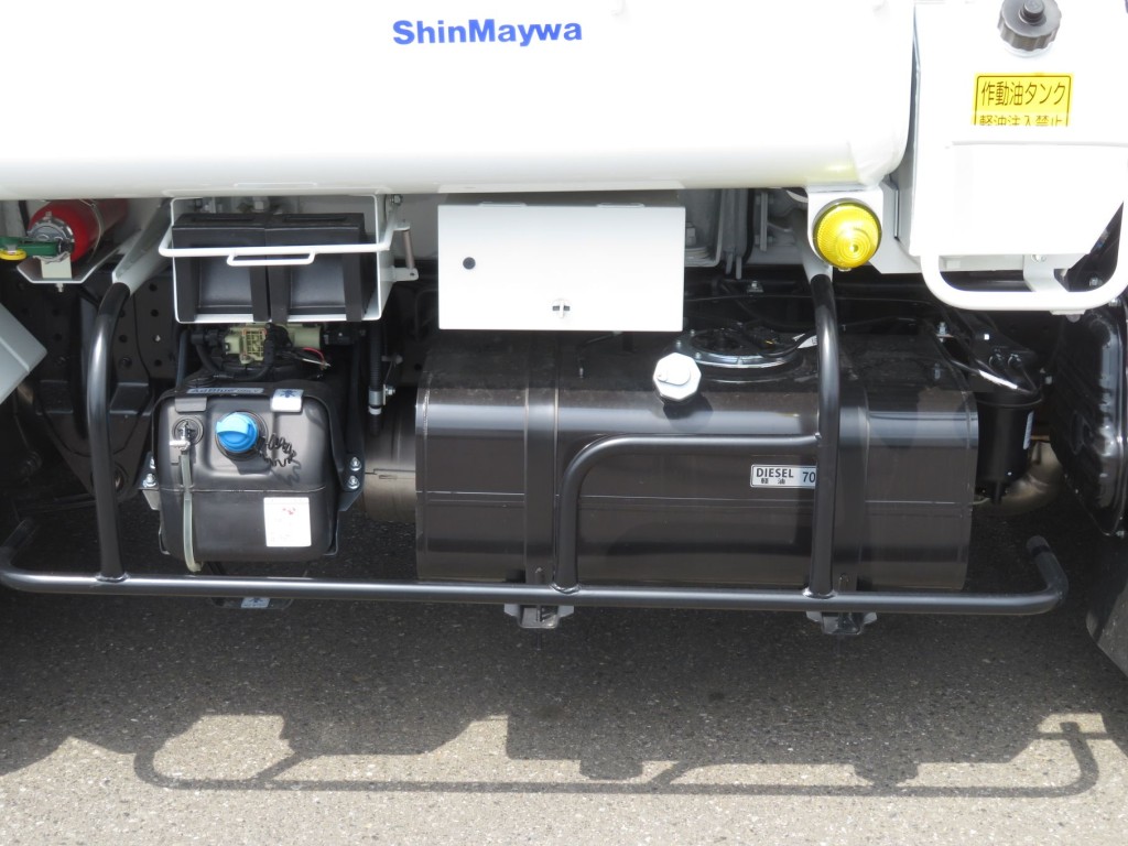 燃料タンクは70Lです。|三菱 キャンター 2RG-FEAV0(2WD)の写真15