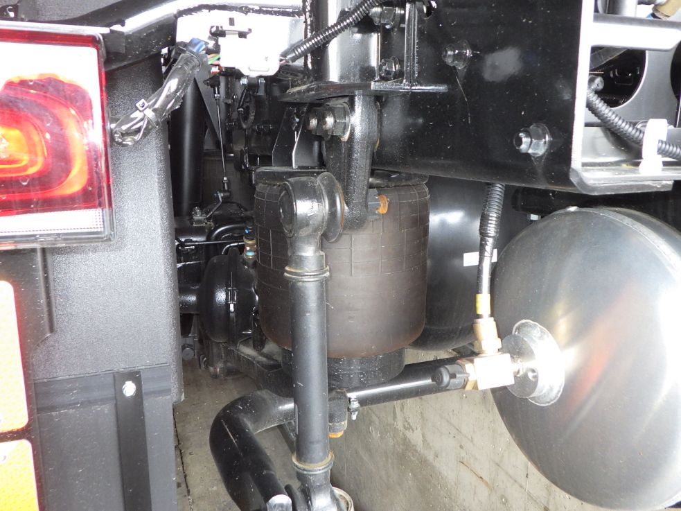 エアサスです。|三菱 スーパーグレート 2RG-FP84VDRの写真5