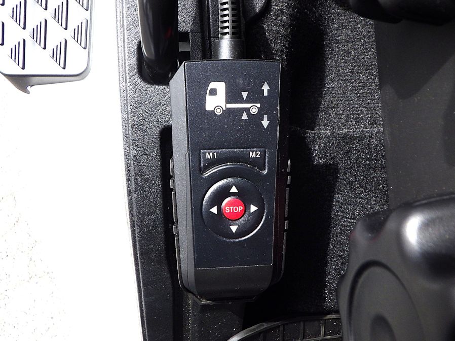 エアサスのコントローラーです。|三菱 スーパーグレート 2RG-FP84VDRの写真24