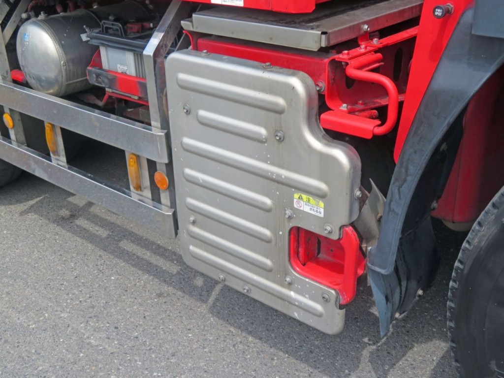 マフラーカバーに少し色あせがあります。|いすゞ ギガ QDG-EXZ52BJの写真41