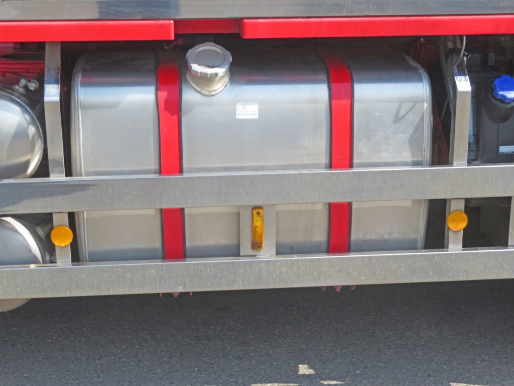 燃料タンクは400Lです。(アルミ製です)|いすゞ ギガ QDG-EXZ52BJの写真50