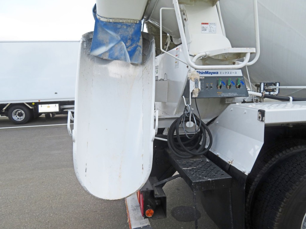 いすゞ ギガ 2KG-CXZ77CTの写真11