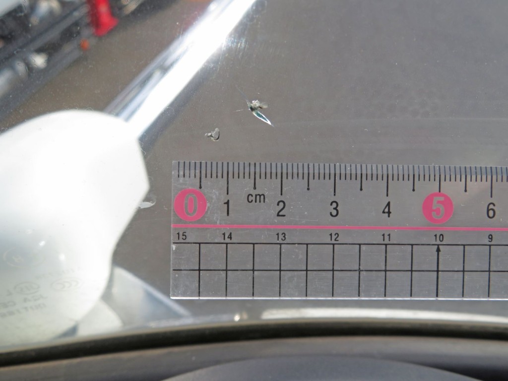 フロントガラスに飛び石跡があります。|日野 プロフィア QPG-SH1EDDGの写真20