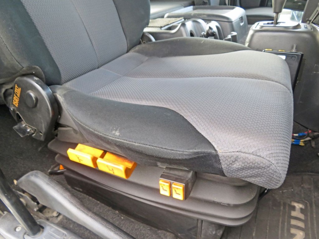 運転席座面の状態です。|日野 プロフィア QPG-SH1EDDGの写真28
