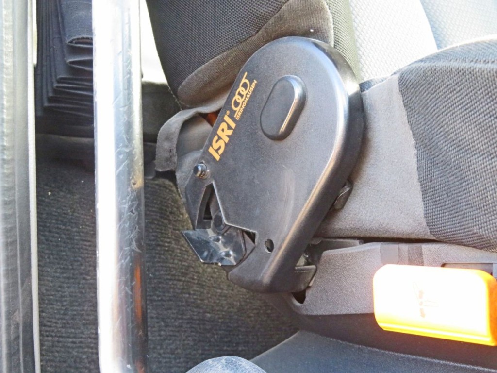 運転席シートのレバーカバーが欠品しています。|日野 プロフィア QPG-SH1EDDGの写真29