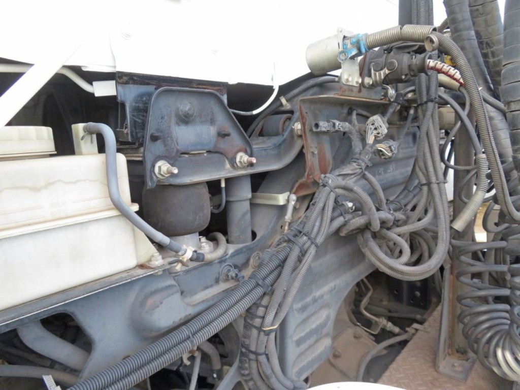 キャブ後方周りにサビがあります。|日野 プロフィア QPG-SH1EDDGの写真38
