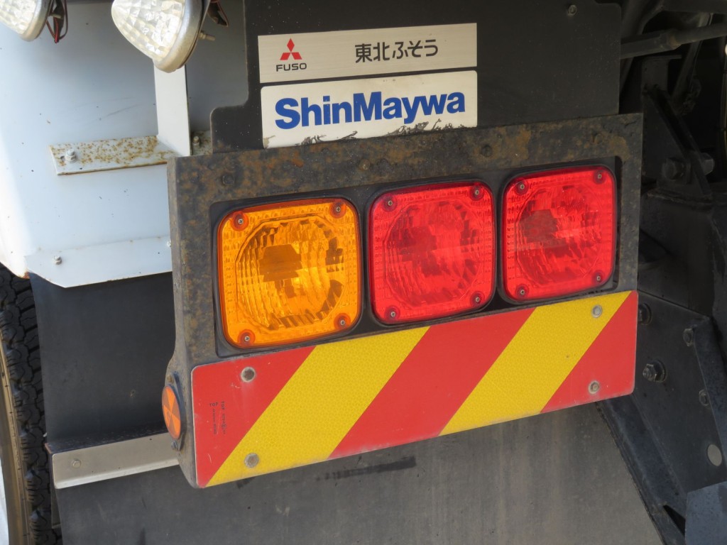 テールランプステー表面にサビがあります。|三菱 スーパーグレート 2PG-FV70HXの写真36