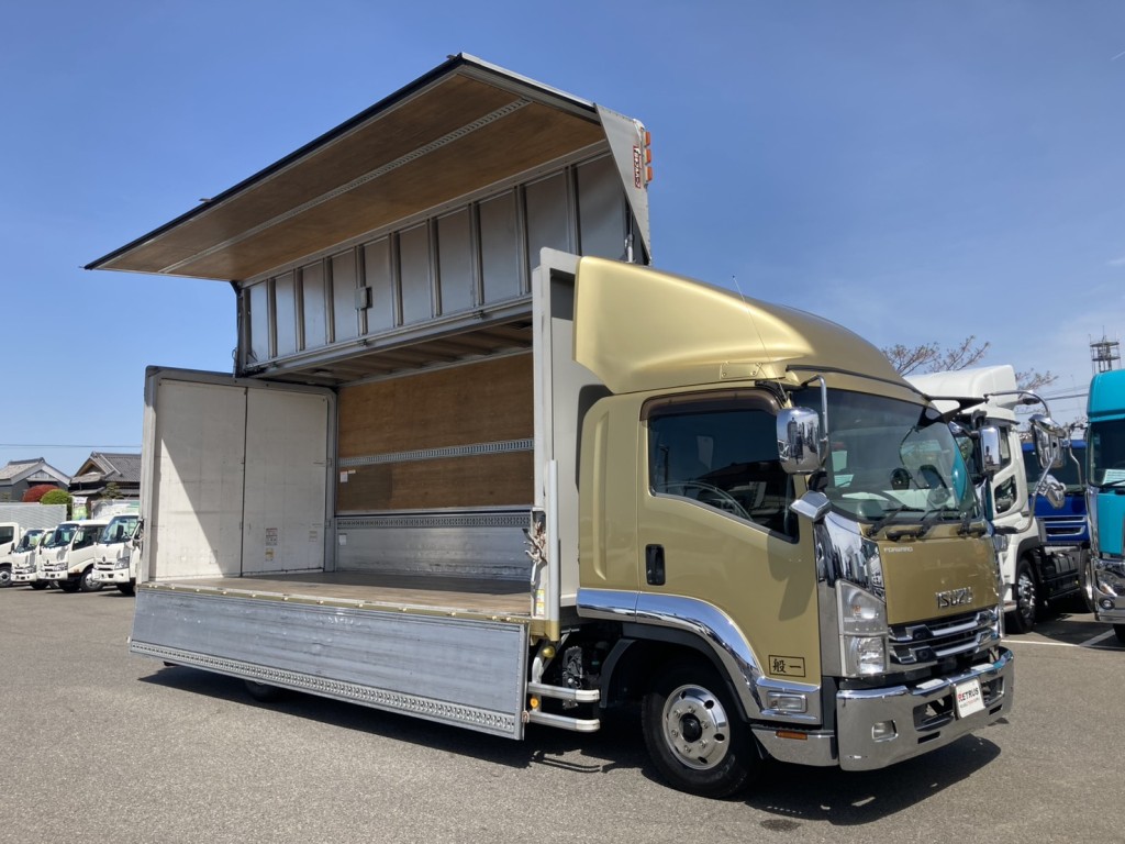 アルミホイール付きのいすゞ4トンアルミウイングです。|いすゞ フォワード 2RG-FRR90S2(2WD)の写真2
