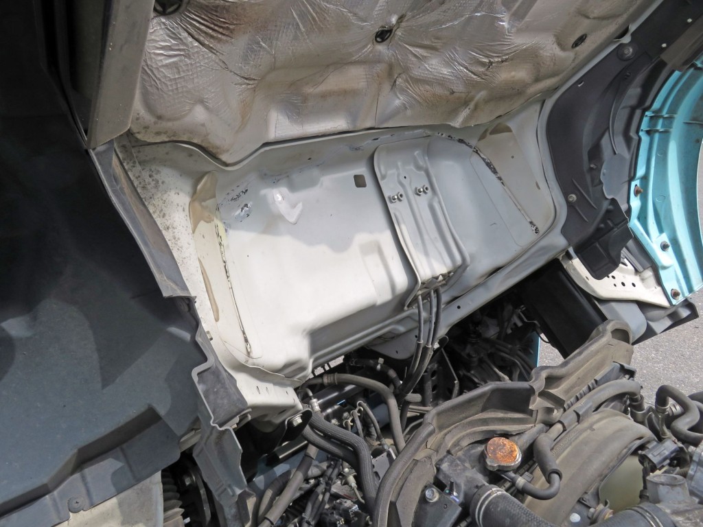 キャブ下面の状態です。|いすゞ エルフ 2PG-NKR88YN(2WD)の写真19