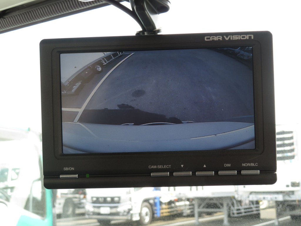 液晶バックモニター付きです。|いすゞ エルフ 2PG-NKR88YN(2WD)の写真24