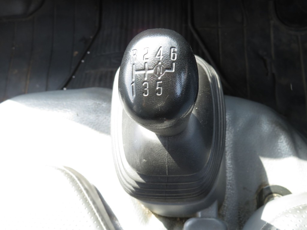 いすゞ エルフ 2PG-NKR88YN(2WD)の写真26