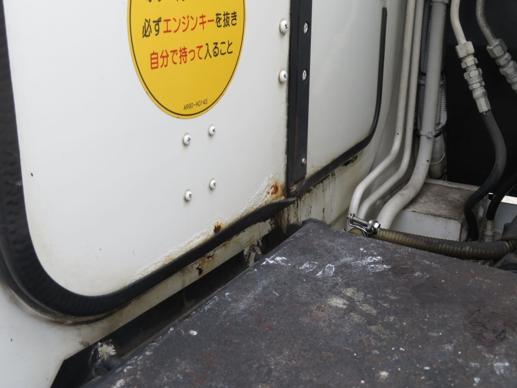 安全窓に腐食・サビがあります。|いすゞ エルフ 2PG-NKR88YN(2WD)の写真30