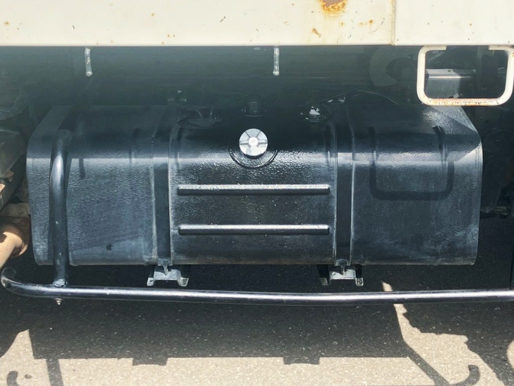 燃料タンクは100Lです。|日野 デュトロ 2KG-XZU700X(2WD)の写真23
