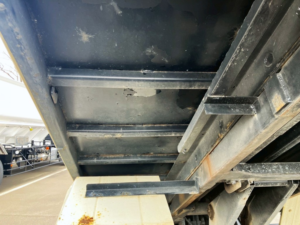 横ネタに少し曲がりがあります。|日野 デュトロ 2KG-XZU700X(2WD)の写真43