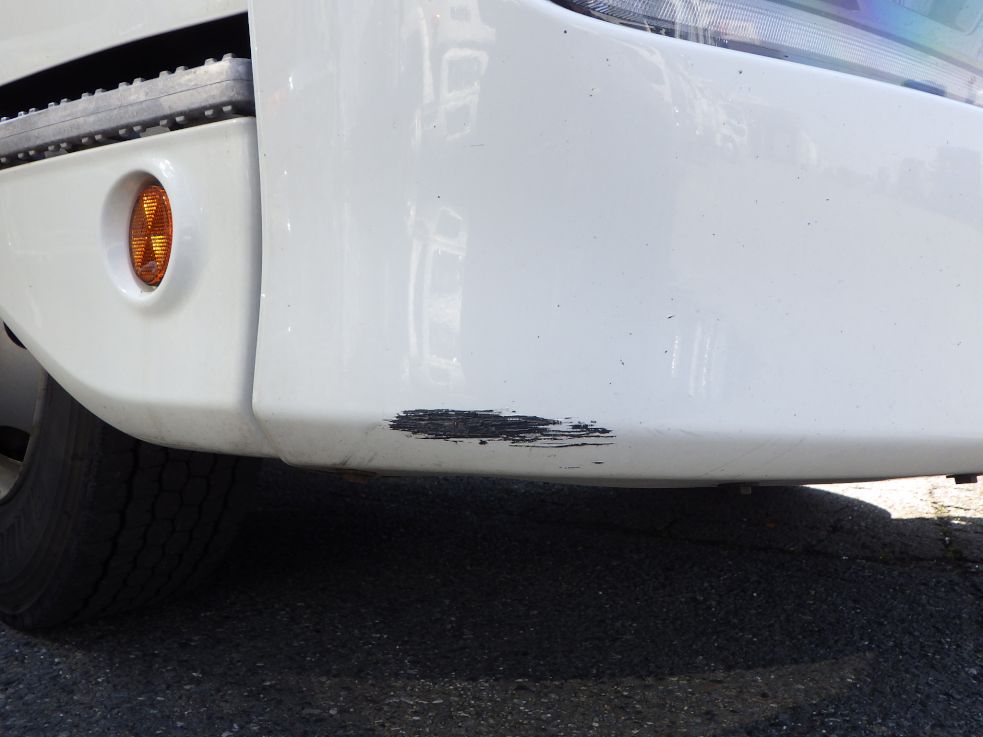 フロントバンパーの運転席側にキズがあります。|日野 レンジャー 2KG-FD2ABG(2WD)の写真27