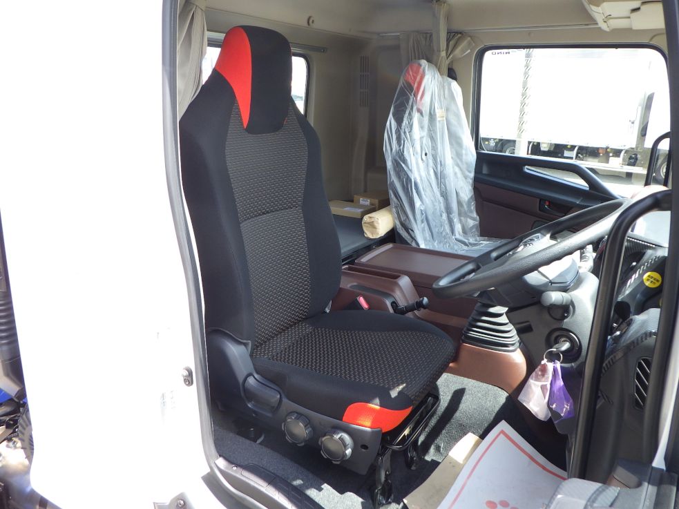 乗車定員は２名です。|日野 レンジャー 2KG-FE2ACAの写真6