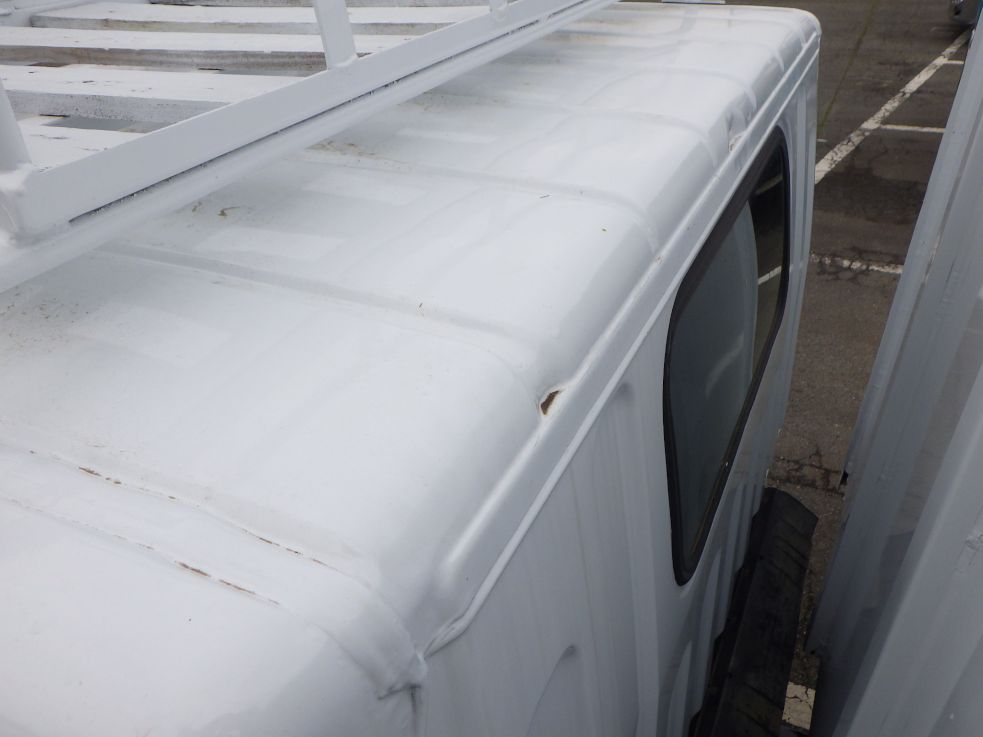 ルーフ後方に板金跡があります。|三菱 キャンター TPG-FBA60(2WD)の写真20