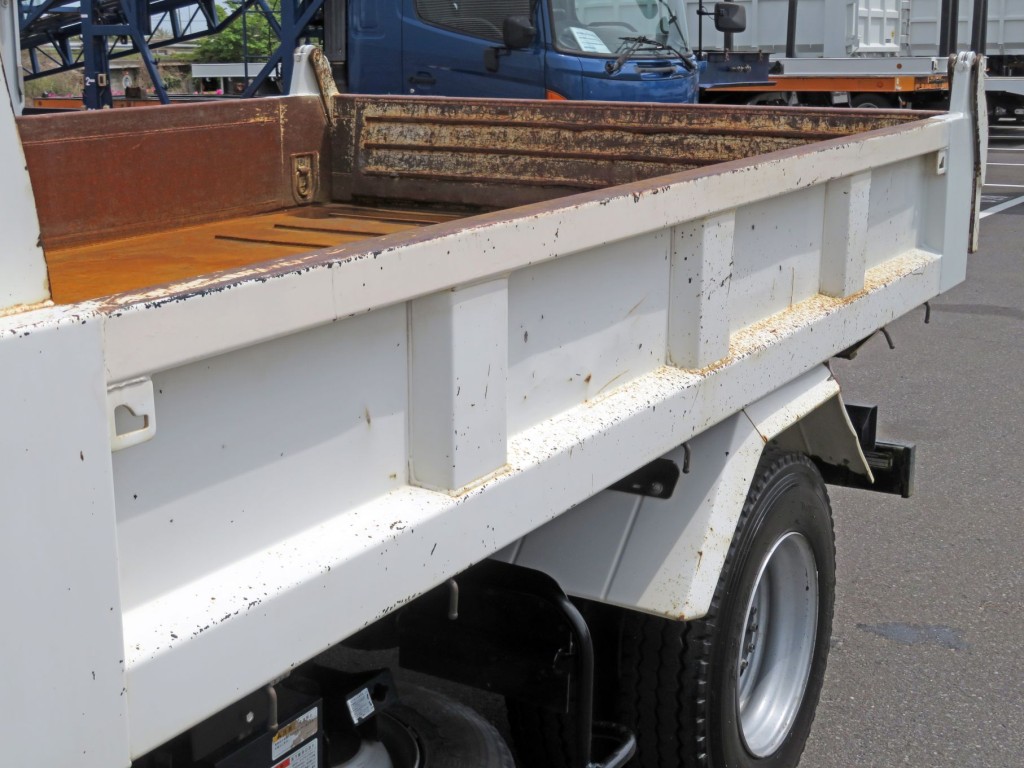 ボディー助手席側各所にキズ・サビがあります。|日野 デュトロ 2KG-XZU700X(2WD)の写真21
