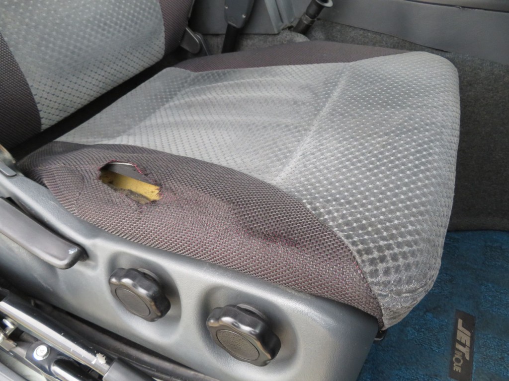 運転席座面の状態です。|三菱 スーパーグレート LKG-FP54VGRの写真29