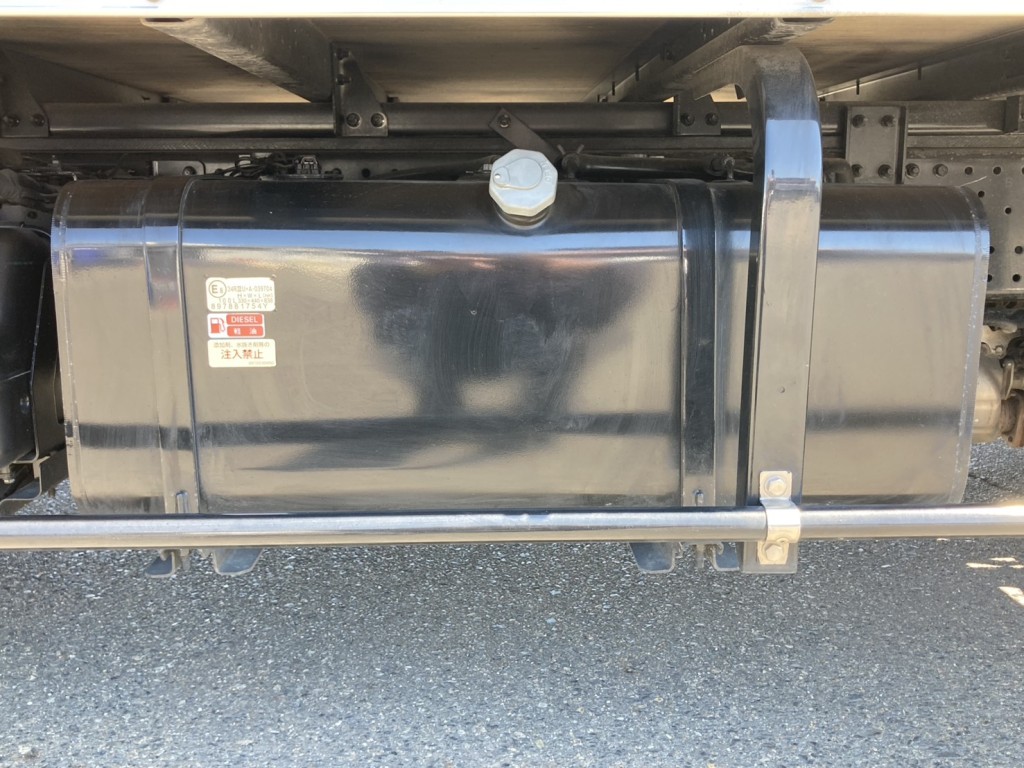 燃料タンクです。|いすゞ エルフ 2RG-NPR88AN(2WD)の写真28