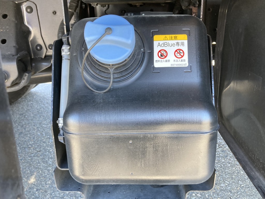 アドブルータンクです。|いすゞ エルフ 2RG-NPR88AN(2WD)の写真29