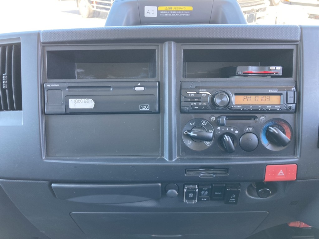 インパネ周りです。|いすゞ エルフ 2RG-NPR88AN(2WD)の写真31