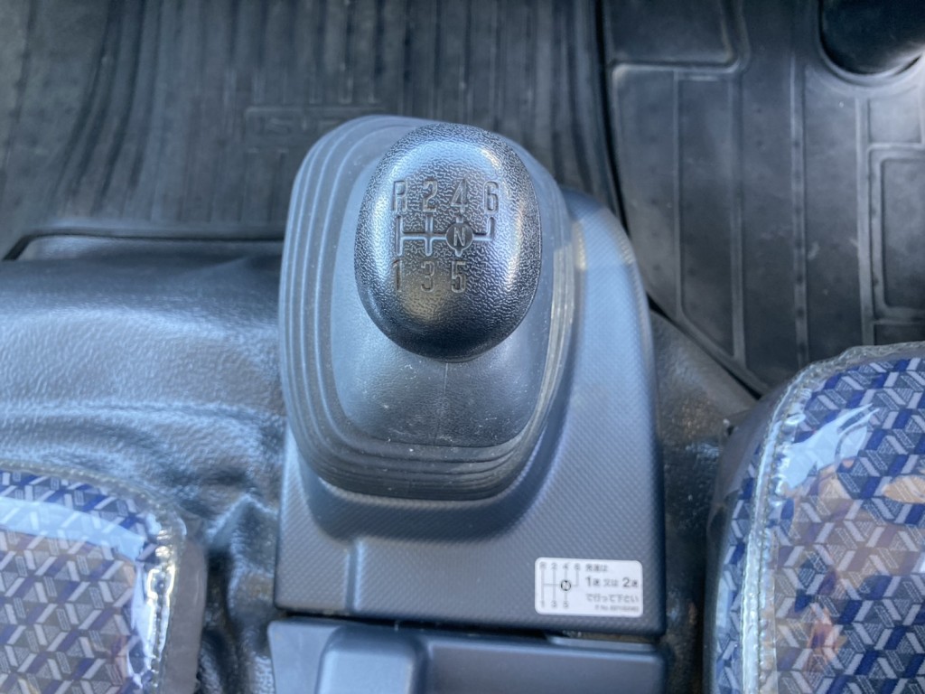 6速です。|いすゞ エルフ 2RG-NPR88AN(2WD)の写真32