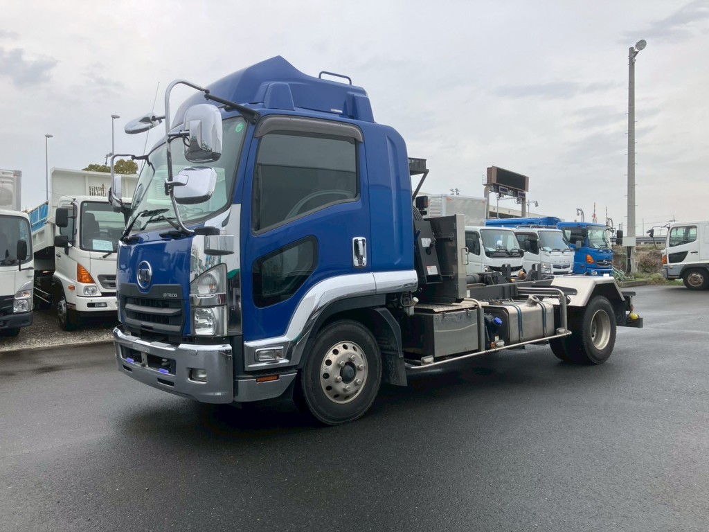 UDトラックス コンドル 2PG-BRR90S2(2WD)の写真1